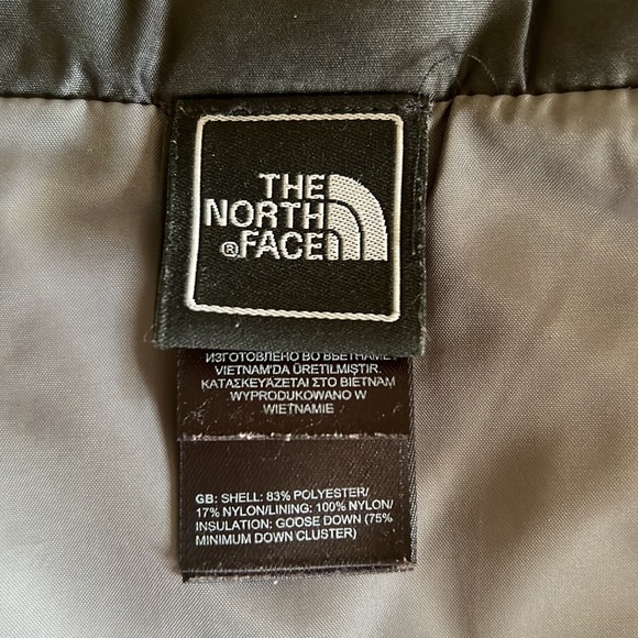 The Northface black Heathered 550 down Vest sz Large - Picture 10 of 11